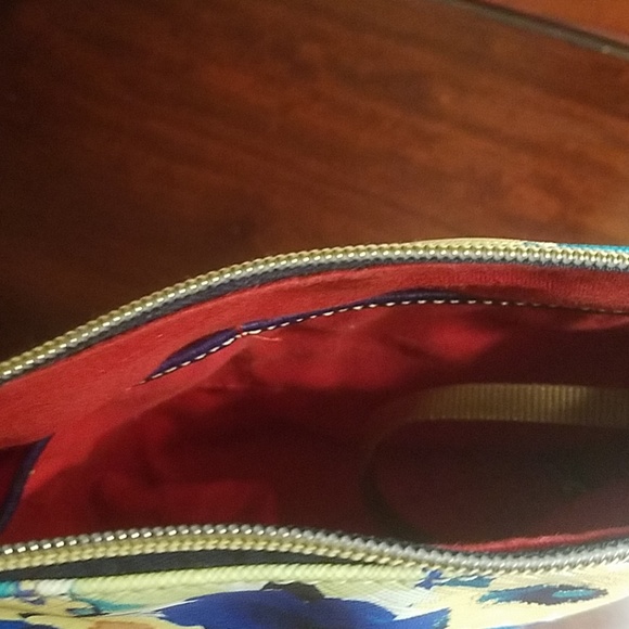 Dooney and Bourke floral canvas Crossbody bag - Picture 6 of 8